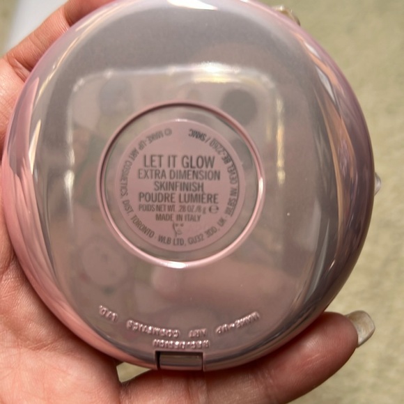 Never used still in box MAC highlighter - Picture 3 of 3